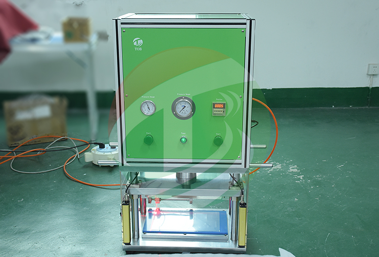 Machine de découpe d'électrodes de batterie à semi-conducteurs
