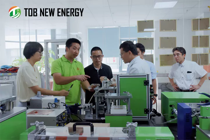Bienvenue Japon Daikin clients à visiter Tob laboratoire de batterie