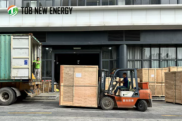 Expédition de machine à cellules en poche de TOB New Energy pour la R&D en laboratoire