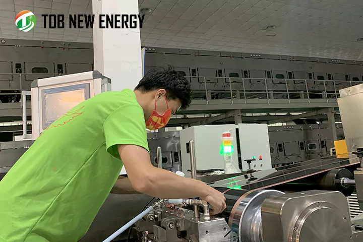 Procédé de revêtement des batteries au lithium : principales causes de désalignement des surfaces A et B et mesures d'amélioration associées